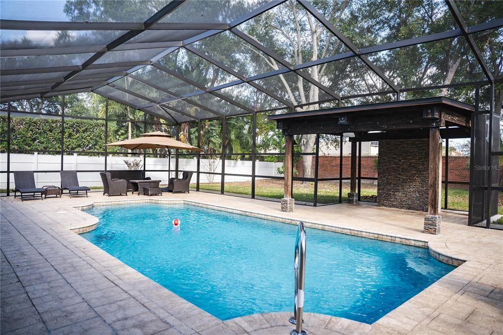 En Venta: $789,900 (4 camas, 3 baños, 2715 Pies cuadrados)