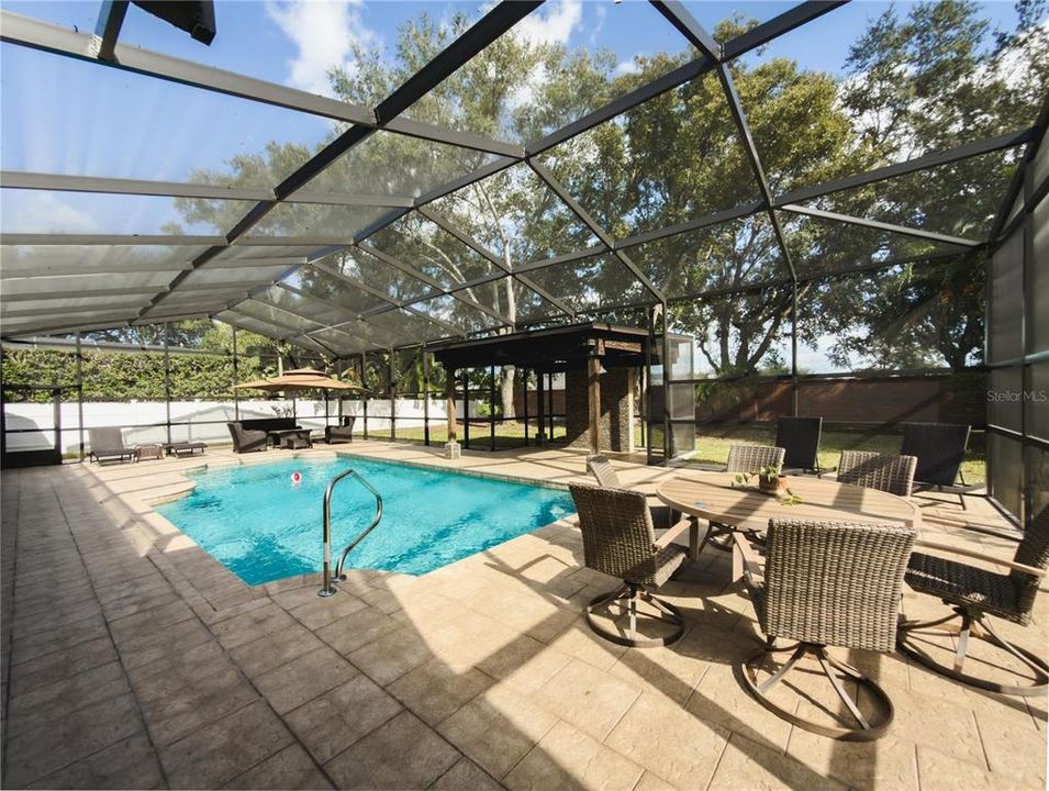 En Venta: $789,900 (4 camas, 3 baños, 2715 Pies cuadrados)