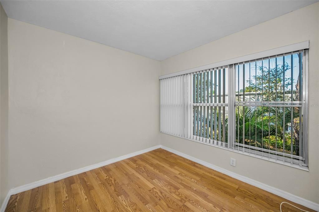 На продажу: $75,000 (1 спален, 1 ванн, 595 Квадратных фут)