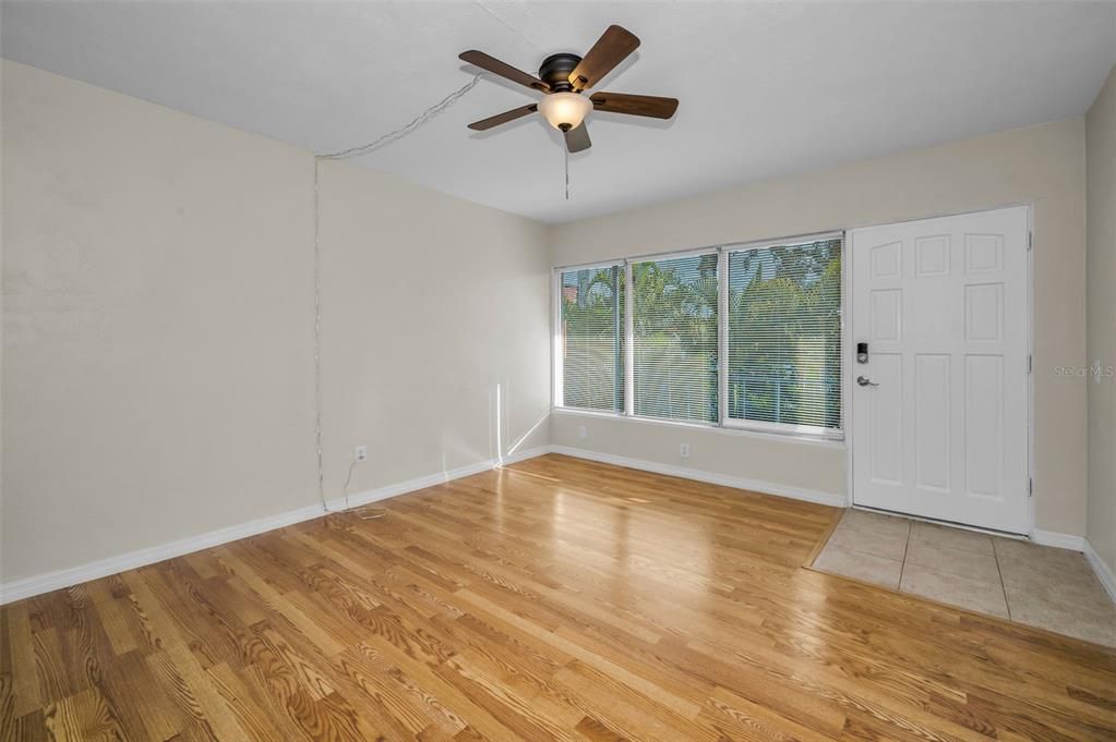 На продажу: $75,000 (1 спален, 1 ванн, 595 Квадратных фут)