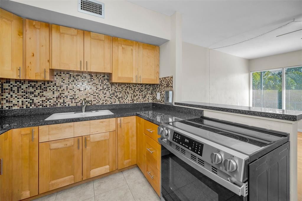 На продажу: $75,000 (1 спален, 1 ванн, 595 Квадратных фут)