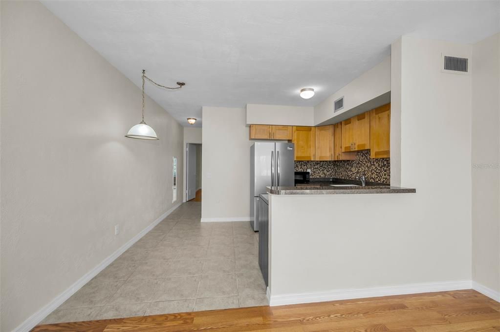 На продажу: $75,000 (1 спален, 1 ванн, 595 Квадратных фут)