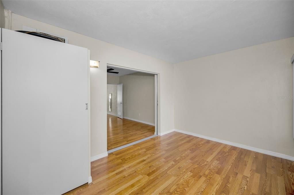 На продажу: $75,000 (1 спален, 1 ванн, 595 Квадратных фут)