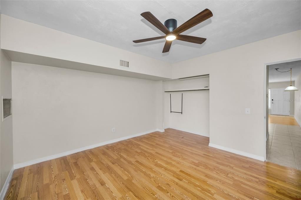 На продажу: $75,000 (1 спален, 1 ванн, 595 Квадратных фут)