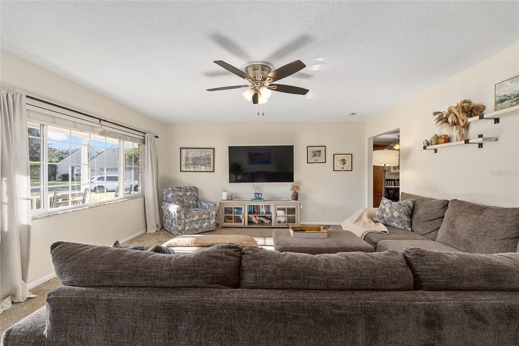 For Sale: $275,000 (3 beds, 2 baths, 1474 Square Feet)