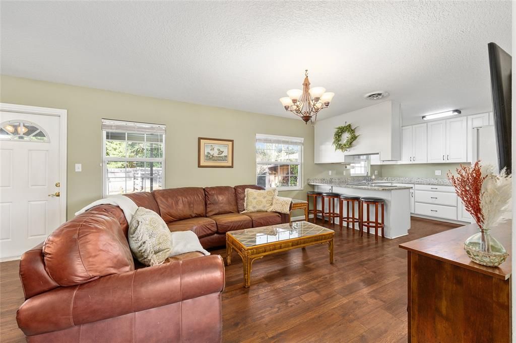 For Sale: $275,000 (3 beds, 2 baths, 1474 Square Feet)