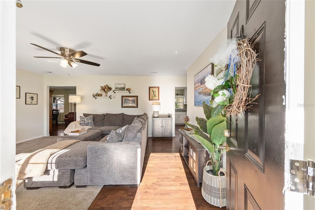 For Sale: $275,000 (3 beds, 2 baths, 1474 Square Feet)