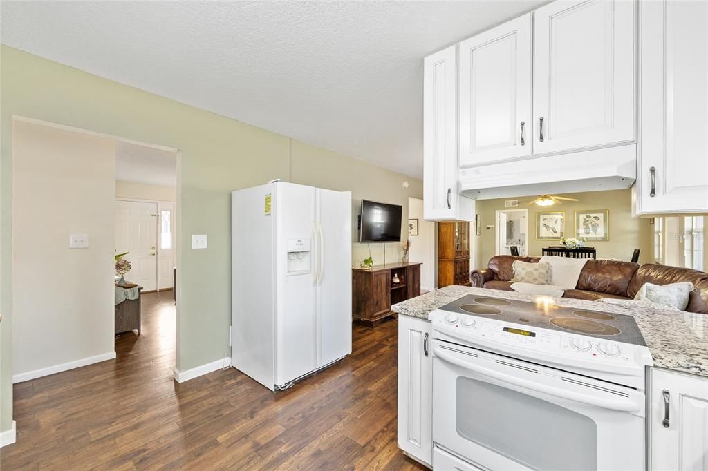 For Sale: $275,000 (3 beds, 2 baths, 1474 Square Feet)