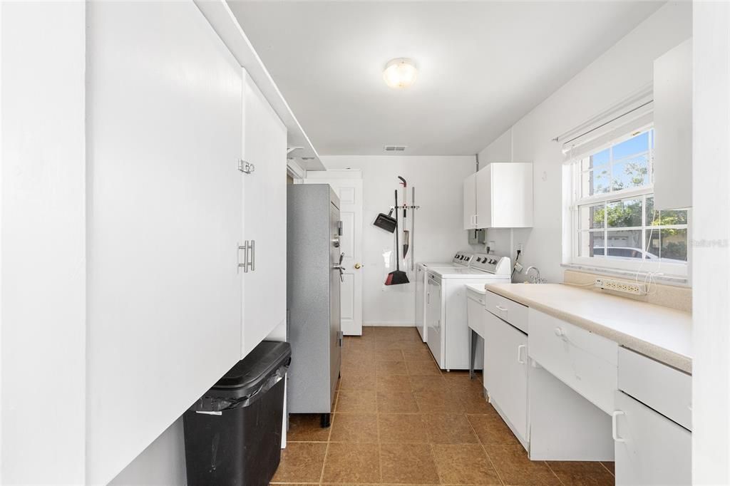 For Sale: $275,000 (3 beds, 2 baths, 1474 Square Feet)