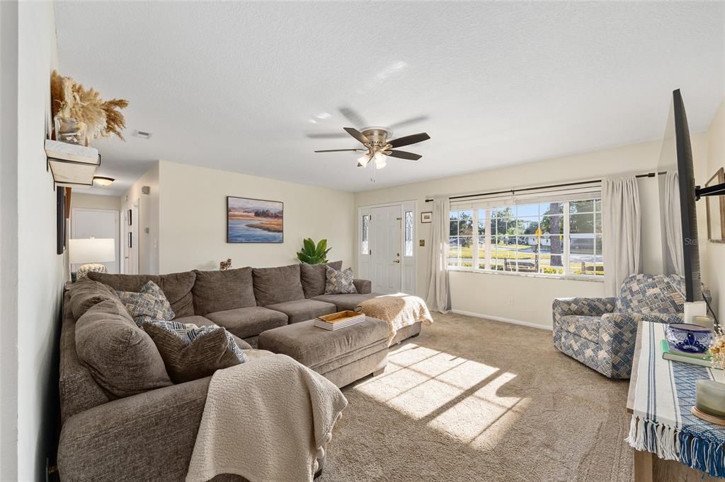 For Sale: $275,000 (3 beds, 2 baths, 1474 Square Feet)