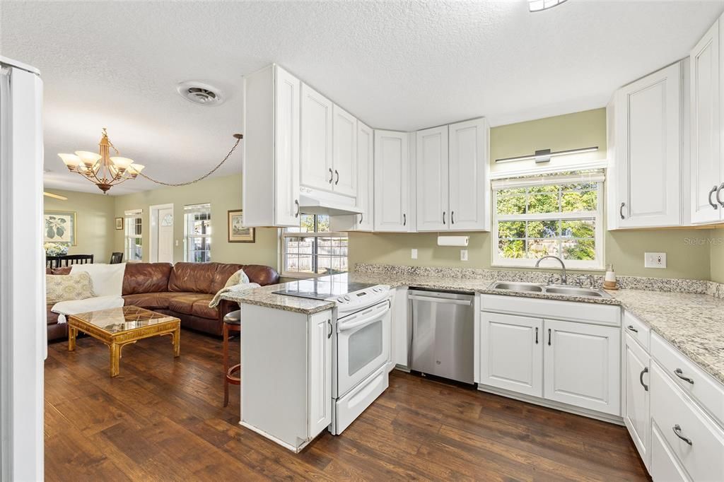 For Sale: $275,000 (3 beds, 2 baths, 1474 Square Feet)