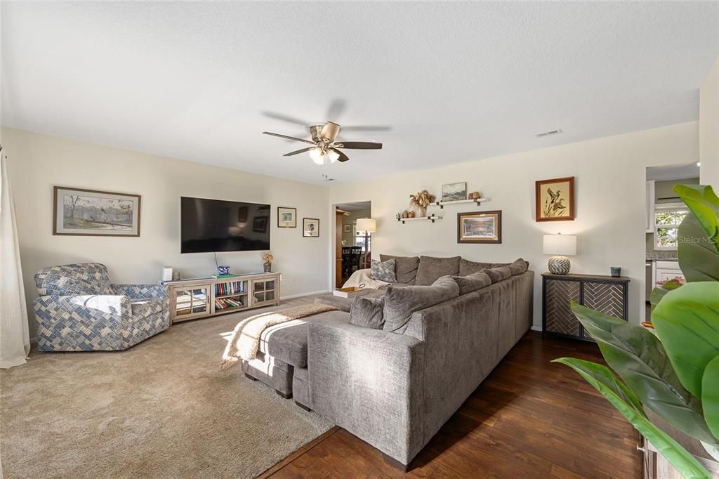 For Sale: $275,000 (3 beds, 2 baths, 1474 Square Feet)