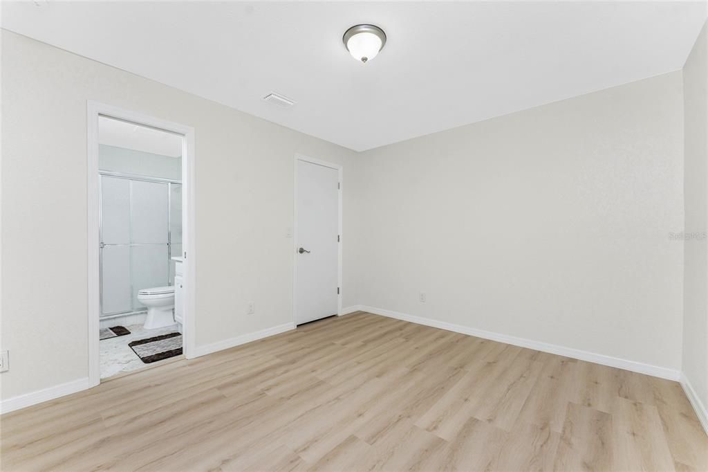 На продажу: $149,900 (2 спален, 2 ванн, 1092 Квадратных фут)