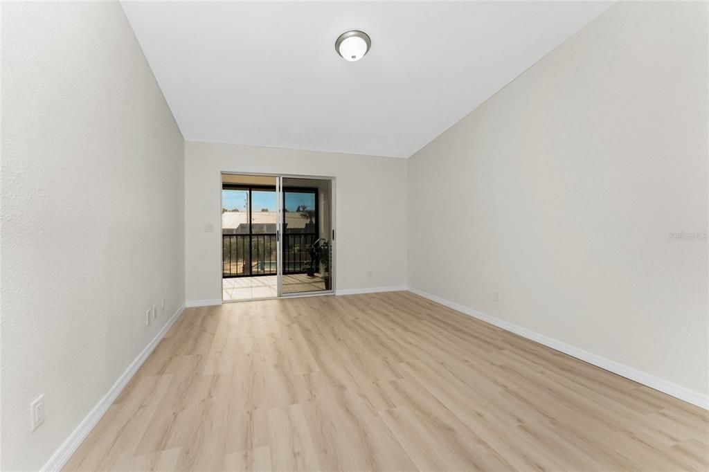 На продажу: $149,900 (2 спален, 2 ванн, 1092 Квадратных фут)