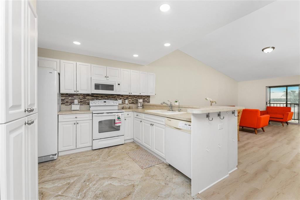 На продажу: $149,900 (2 спален, 2 ванн, 1092 Квадратных фут)