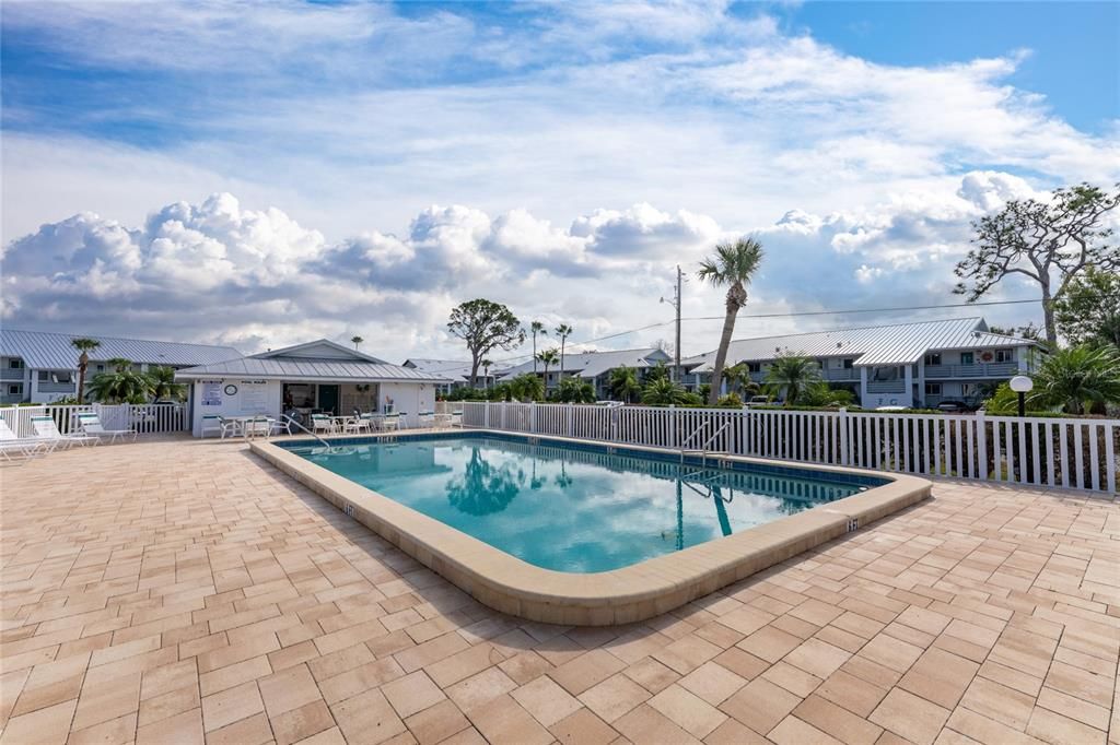 На продажу: $149,900 (2 спален, 2 ванн, 1092 Квадратных фут)