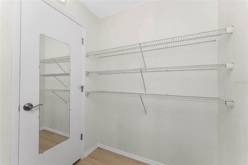 На продажу: $149,900 (2 спален, 2 ванн, 1092 Квадратных фут)