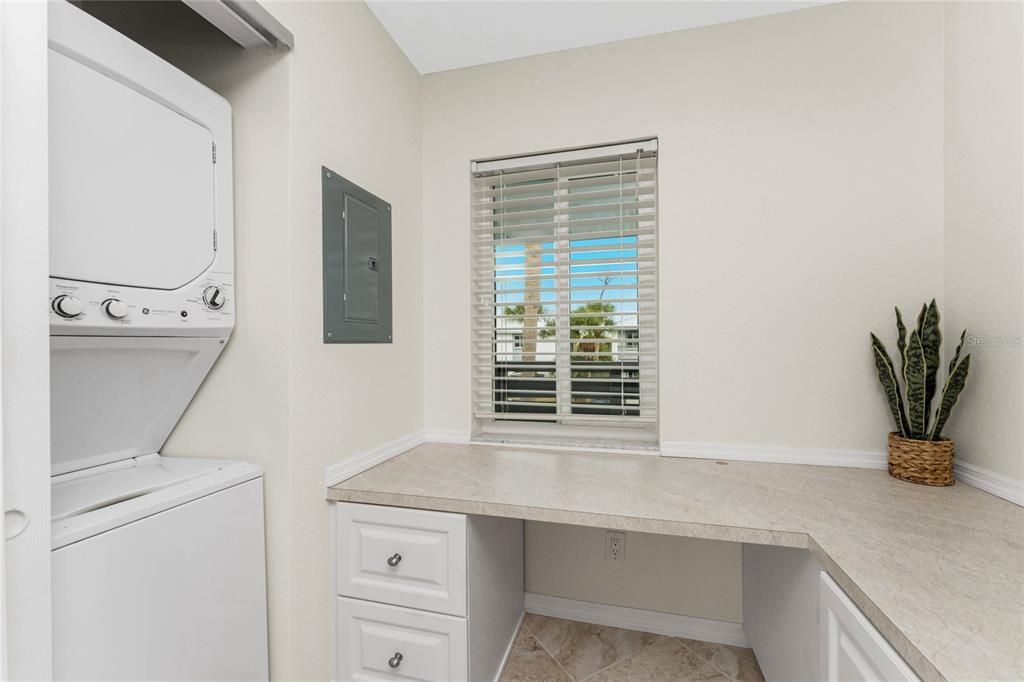 На продажу: $149,900 (2 спален, 2 ванн, 1092 Квадратных фут)