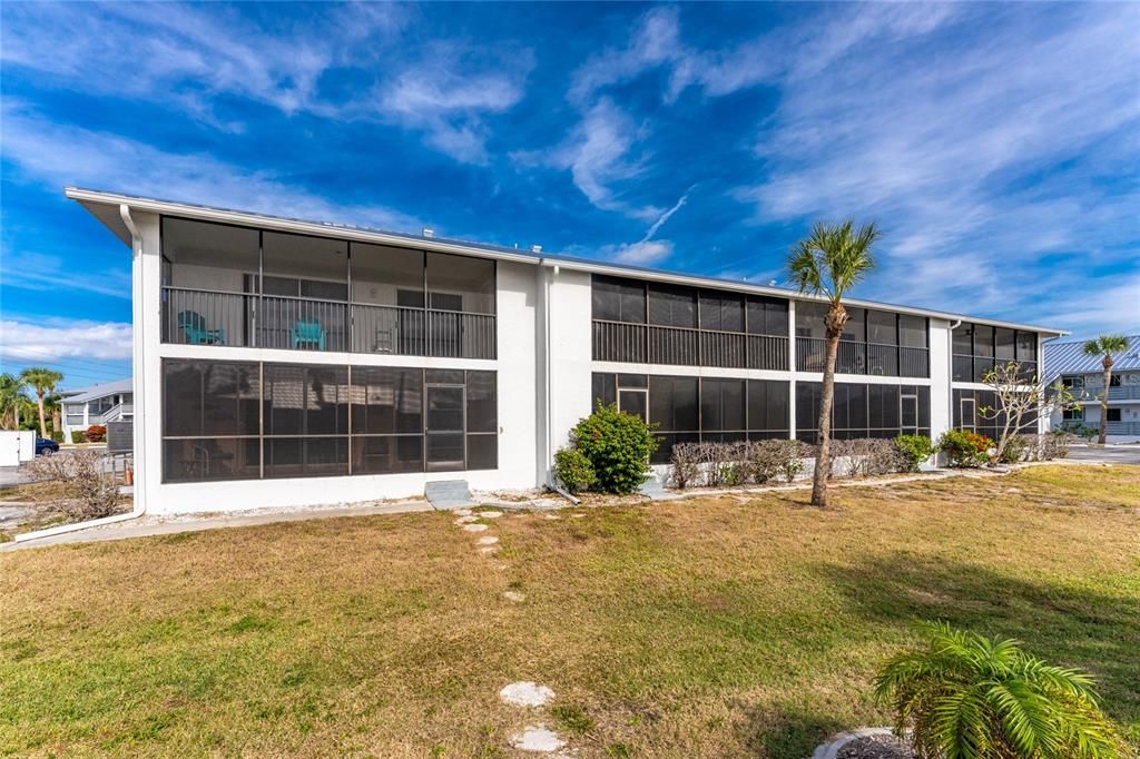 На продажу: $149,900 (2 спален, 2 ванн, 1092 Квадратных фут)