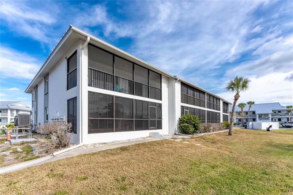 На продажу: $149,900 (2 спален, 2 ванн, 1092 Квадратных фут)