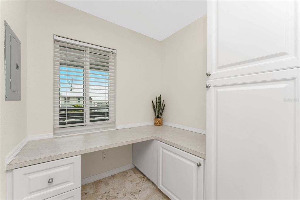 На продажу: $149,900 (2 спален, 2 ванн, 1092 Квадратных фут)