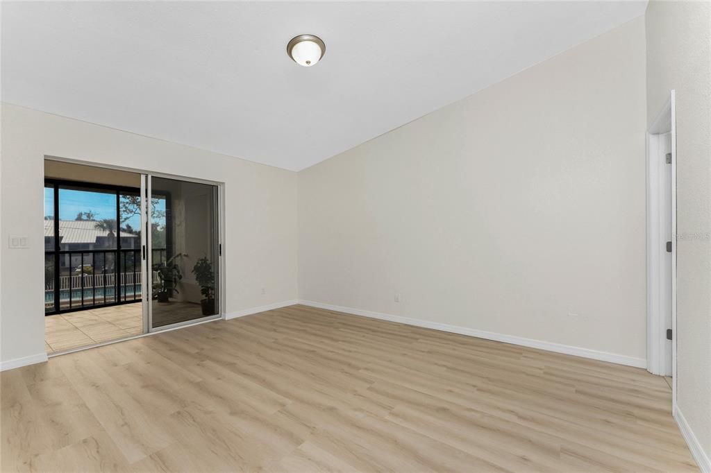 На продажу: $149,900 (2 спален, 2 ванн, 1092 Квадратных фут)