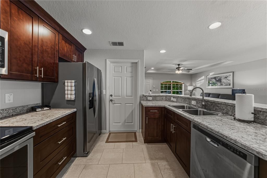 待售: $285,000 (3 贝兹, 2 浴室, 1284 平方英尺)