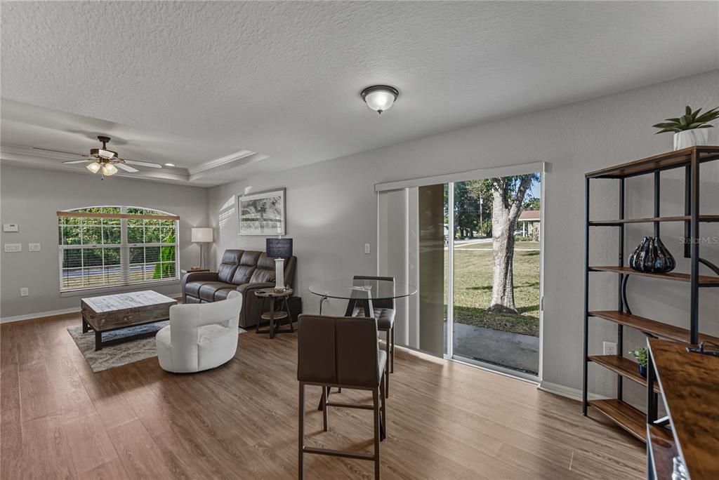 待售: $285,000 (3 贝兹, 2 浴室, 1284 平方英尺)