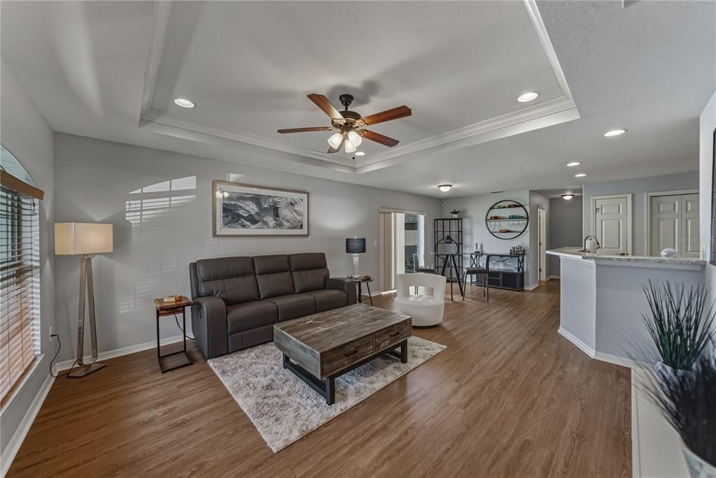 待售: $285,000 (3 贝兹, 2 浴室, 1284 平方英尺)