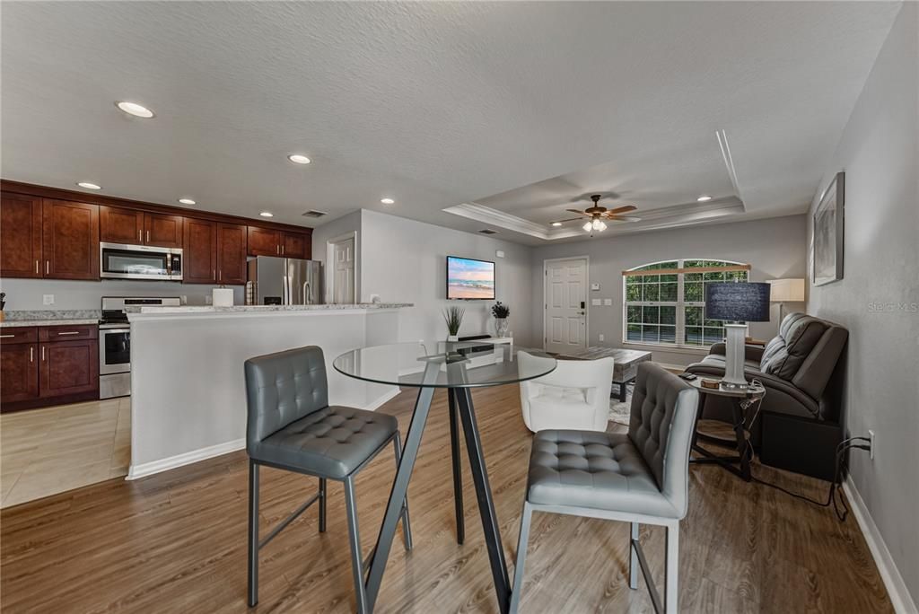 待售: $285,000 (3 贝兹, 2 浴室, 1284 平方英尺)