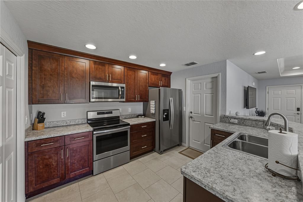 待售: $285,000 (3 贝兹, 2 浴室, 1284 平方英尺)