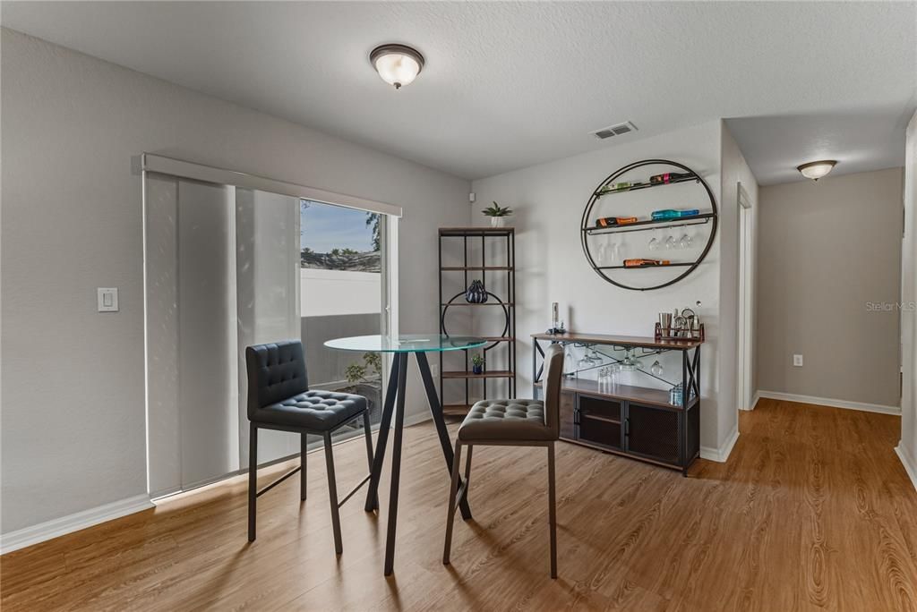 待售: $285,000 (3 贝兹, 2 浴室, 1284 平方英尺)