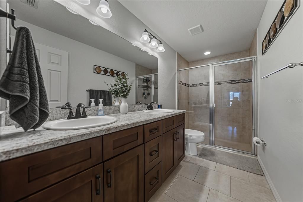 待售: $285,000 (3 贝兹, 2 浴室, 1284 平方英尺)