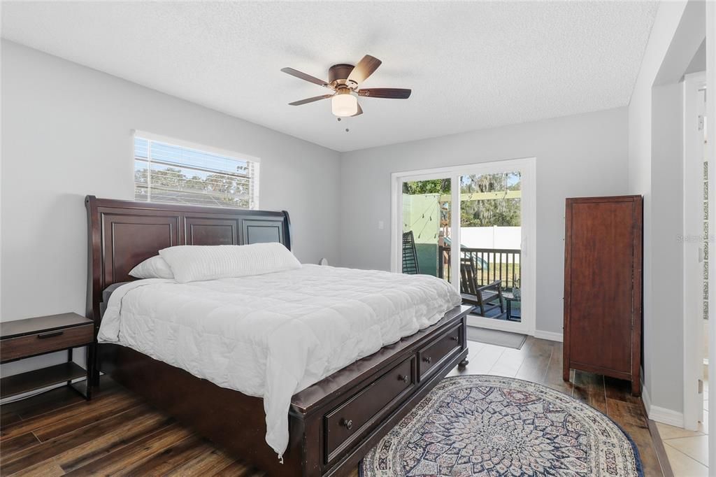 En Venta: $285,000 (3 camas, 2 baños, 1327 Pies cuadrados)