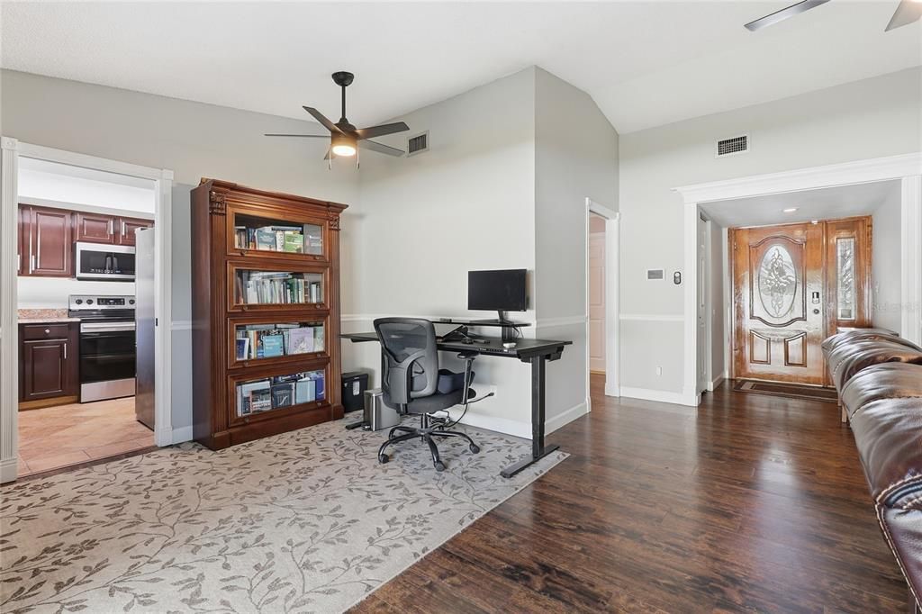 En Venta: $285,000 (3 camas, 2 baños, 1327 Pies cuadrados)