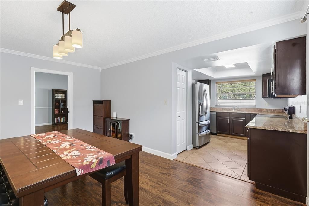 En Venta: $285,000 (3 camas, 2 baños, 1327 Pies cuadrados)