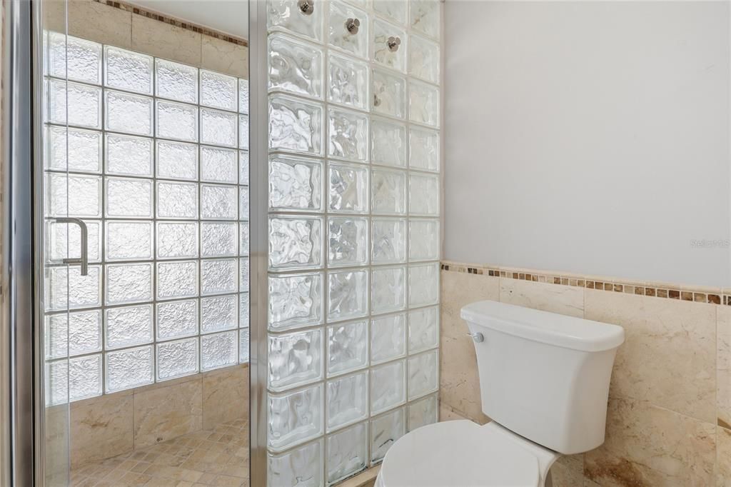 En Venta: $285,000 (3 camas, 2 baños, 1327 Pies cuadrados)