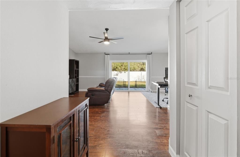 En Venta: $285,000 (3 camas, 2 baños, 1327 Pies cuadrados)