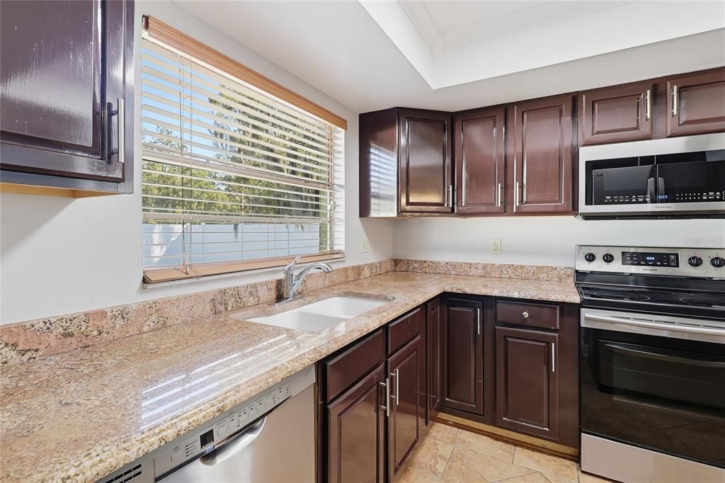 En Venta: $285,000 (3 camas, 2 baños, 1327 Pies cuadrados)