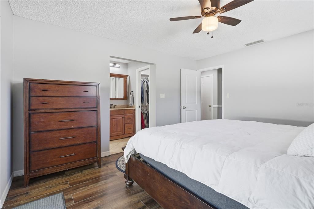 En Venta: $285,000 (3 camas, 2 baños, 1327 Pies cuadrados)