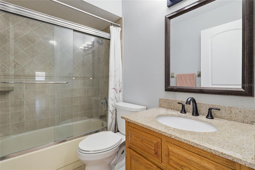 En Venta: $285,000 (3 camas, 2 baños, 1327 Pies cuadrados)