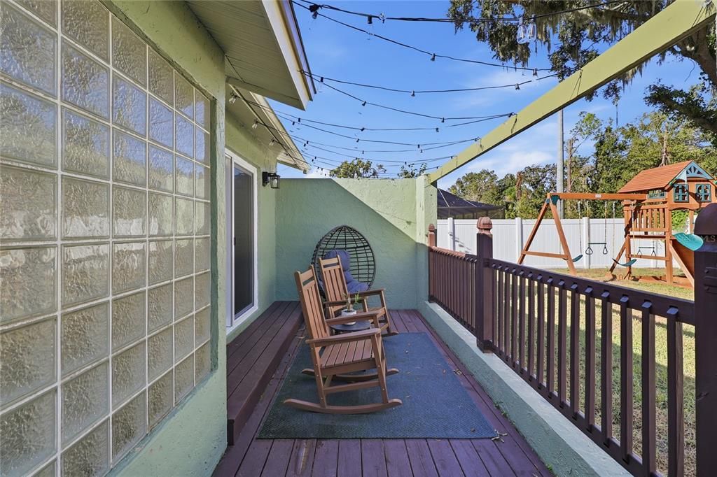 En Venta: $285,000 (3 camas, 2 baños, 1327 Pies cuadrados)