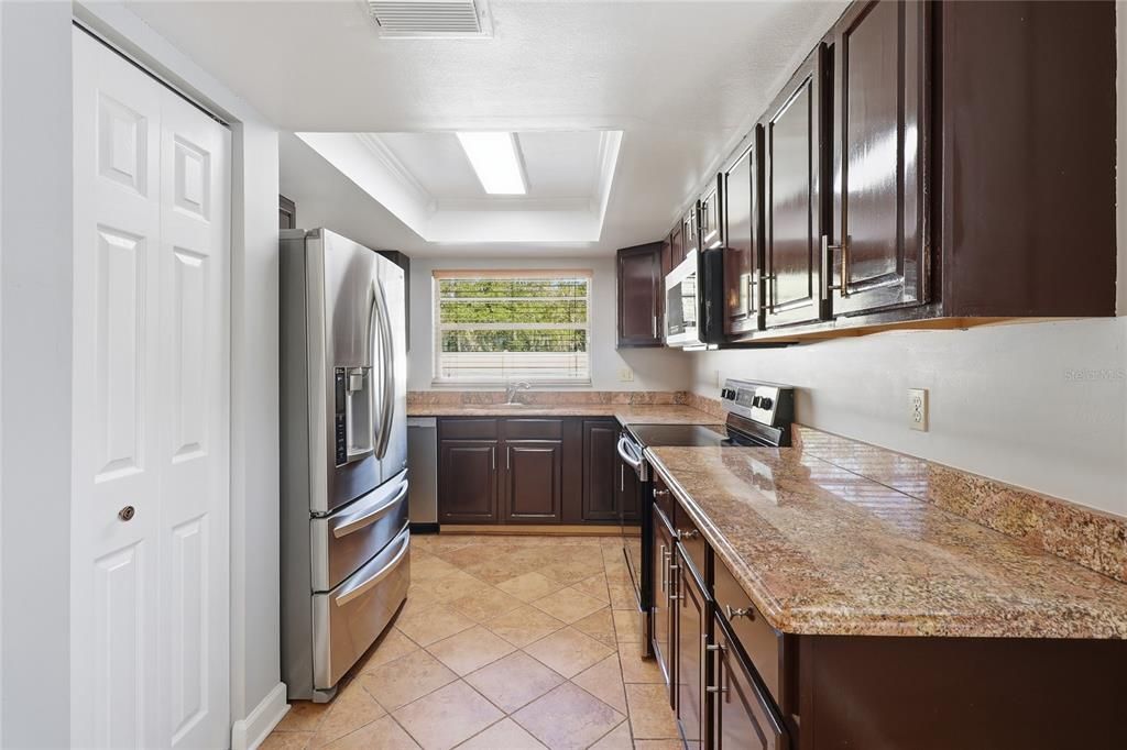 En Venta: $285,000 (3 camas, 2 baños, 1327 Pies cuadrados)