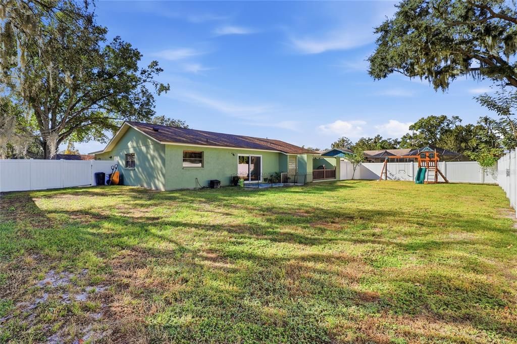 En Venta: $285,000 (3 camas, 2 baños, 1327 Pies cuadrados)