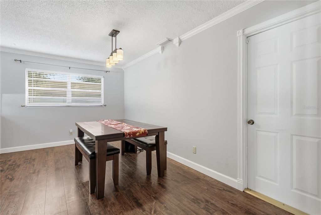 En Venta: $285,000 (3 camas, 2 baños, 1327 Pies cuadrados)