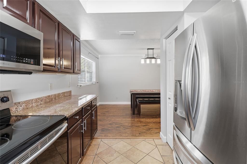 En Venta: $285,000 (3 camas, 2 baños, 1327 Pies cuadrados)