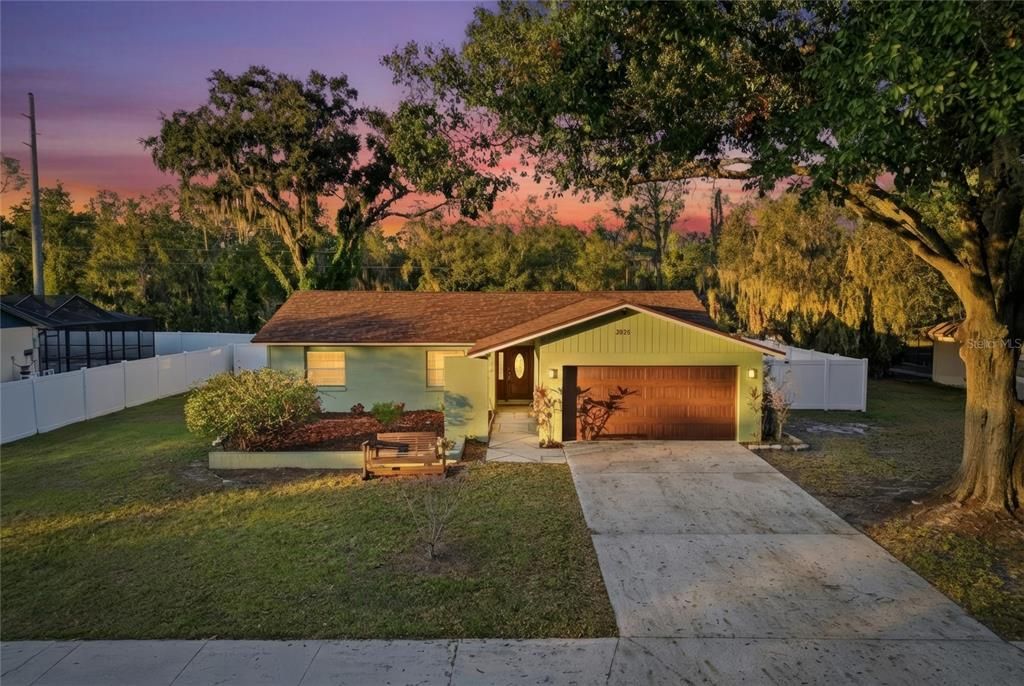 En Venta: $285,000 (3 camas, 2 baños, 1327 Pies cuadrados)