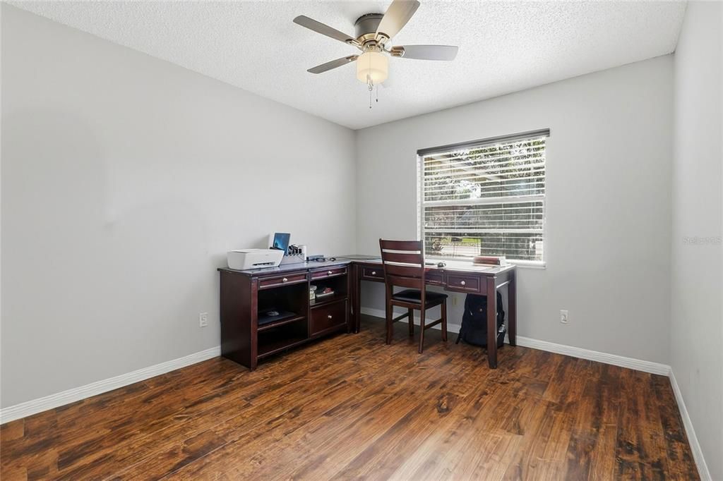 En Venta: $285,000 (3 camas, 2 baños, 1327 Pies cuadrados)