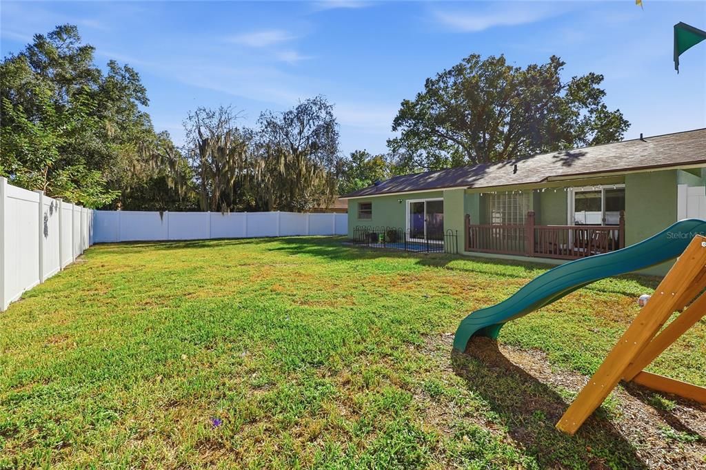 En Venta: $285,000 (3 camas, 2 baños, 1327 Pies cuadrados)