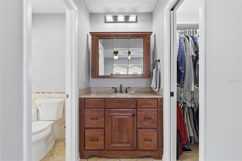 En Venta: $285,000 (3 camas, 2 baños, 1327 Pies cuadrados)